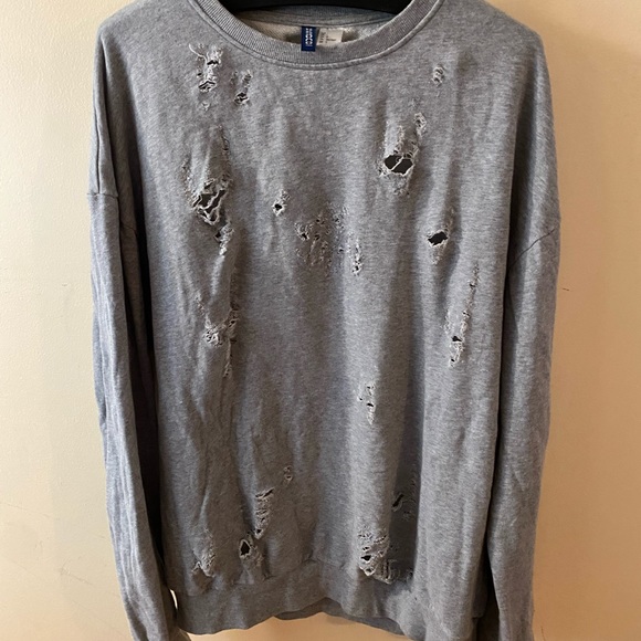 Distress gray crew neck sweater size L - Picture 1 of 3